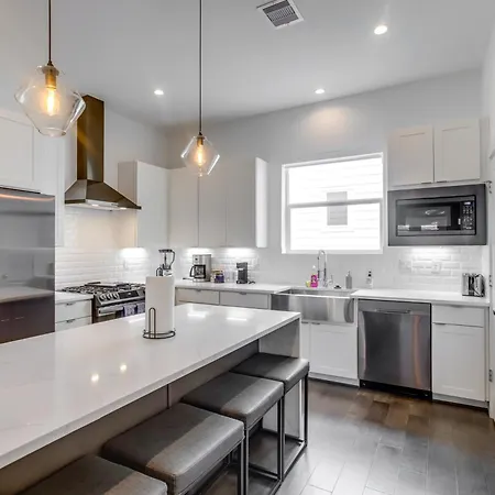 Inviting H-Town Home Near Shops And Golf Courses!